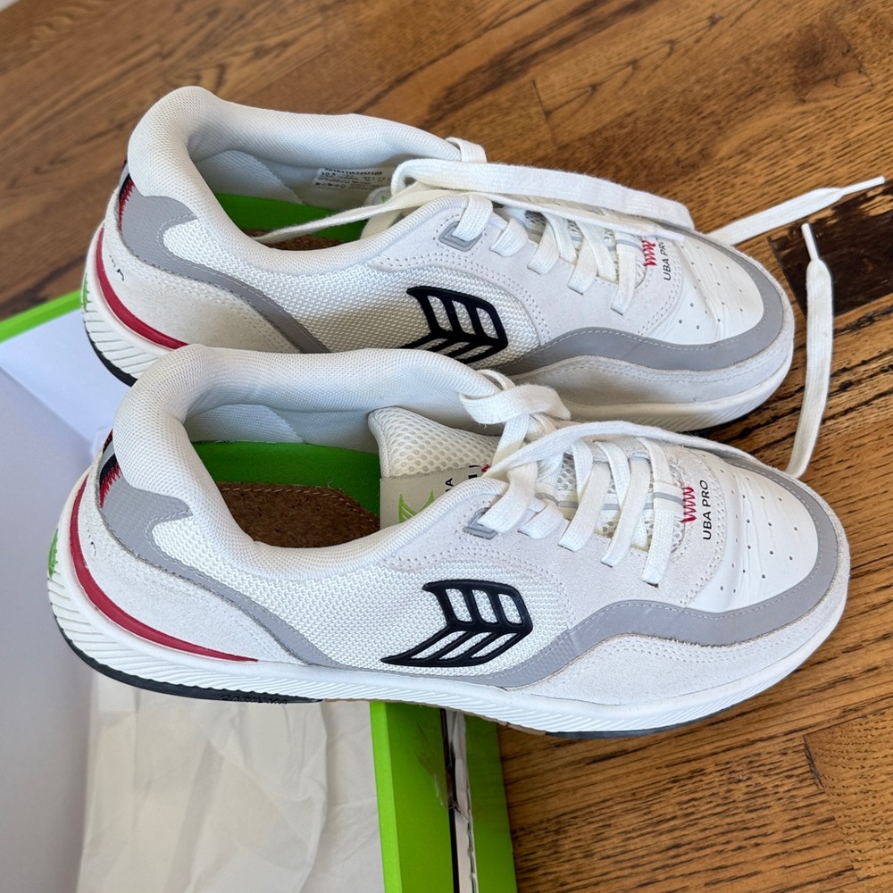 Cariuma White and Gray Unisex Sneakers UBA PRO White Suede Off-White Mesh - Picture 4 of 6